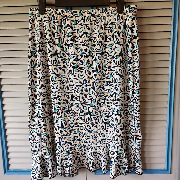 Dress Barn Blue and white floral skirt - Picture 2 of 9